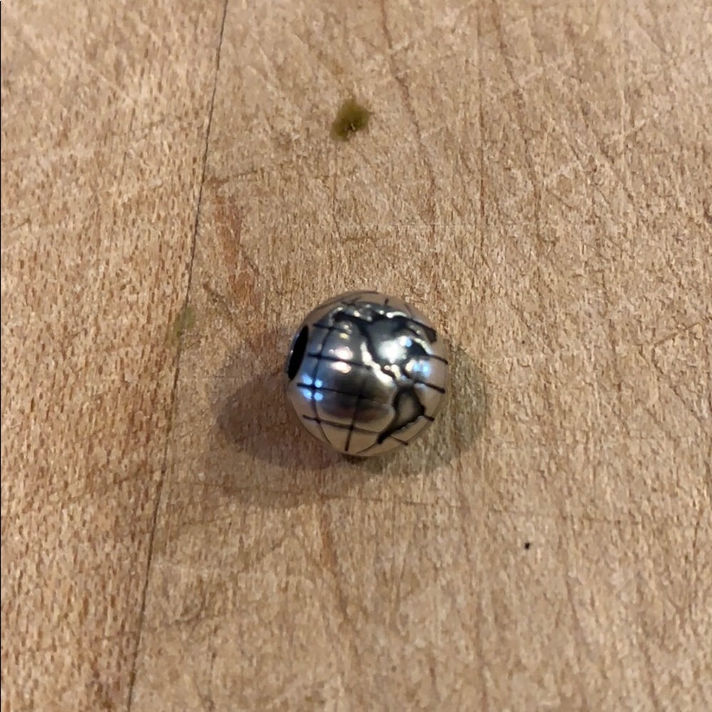Pandora Charm: Globe that Unclasps and Cushion
